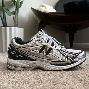 New Balance 1906R in Men’s US9.5 (gold, silver, black)
